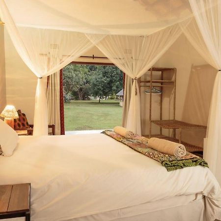 Marula Lodge Mfuwe Bagian luar foto